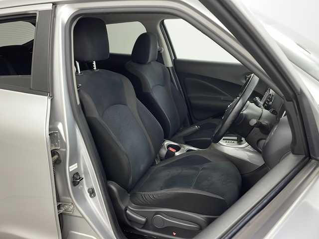 日産 ジューク 15RX 兵庫県 2010(平22)年 9.4万km ダイヤモンドシルバー ・純正SDナビ/・Bluetoothオーディオ/・CD/DVD再生/・SDミュージックサーバー/・ipod/AUX接続/・ワンセグテレビ/・バックカメラ/・ETC/・エンジンスタートボタン/・スペアキー/・スマートキー/・純正フロアマット/・純正アルミホイール/・ABS/・オートライト/・フォグランプ/・フロントコンビネーションランプ（シグネチャーLEDポジションランプ付）/・サイドターンランプ付電動格納式リモコンカラードドアミラー/・スーパーUVカットグリーンガラス〈フロント〉/・UVカット断熱グリーンガラス〈フロントドア〉/・プライバシーガラス（UVカット断熱機能付）〈リヤドア、バックドア〉/・パワーウインドウ/・車速感応式電動パワーステアリング/・リモートコントロールエントリーシステム（バックドア連動、作動確認機能付）/・リヤ6：4分割シート（シングルフォールディング）