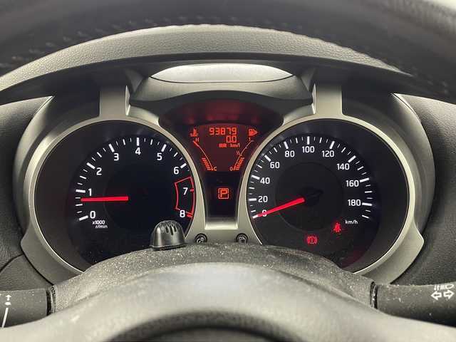 日産 ジューク 15RX 兵庫県 2010(平22)年 9.4万km ダイヤモンドシルバー ・純正SDナビ/・Bluetoothオーディオ/・CD/DVD再生/・SDミュージックサーバー/・ipod/AUX接続/・ワンセグテレビ/・バックカメラ/・ETC/・エンジンスタートボタン/・スペアキー/・スマートキー/・純正フロアマット/・純正アルミホイール/・ABS/・オートライト/・フォグランプ/・フロントコンビネーションランプ（シグネチャーLEDポジションランプ付）/・サイドターンランプ付電動格納式リモコンカラードドアミラー/・スーパーUVカットグリーンガラス〈フロント〉/・UVカット断熱グリーンガラス〈フロントドア〉/・プライバシーガラス（UVカット断熱機能付）〈リヤドア、バックドア〉/・パワーウインドウ/・車速感応式電動パワーステアリング/・リモートコントロールエントリーシステム（バックドア連動、作動確認機能付）/・リヤ6：4分割シート（シングルフォールディング）