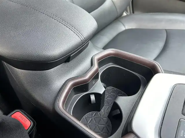 トヨタ ＲＡＶ４ ハイブリッドG 茨城県 2020(令2)年 10.2万km アティチュードブラックマイカ スマートキー/プッシュスタート/ALPINE　SDナビ/Bluetooth接続/フルセグテレビ/バックカメラ/クルーズコントロール/レーンキープアシスト/サンルーフ/ETC2.0/バックカメラ/前方ドライブレコーダー/純正フロアマット/パワーシート/レザーシート/純正エアロパーツ/純正アルミホイル/前後コーナーセンサー/オートライト/LEDヘッドライト/Wエアバック/カーテンエアバック