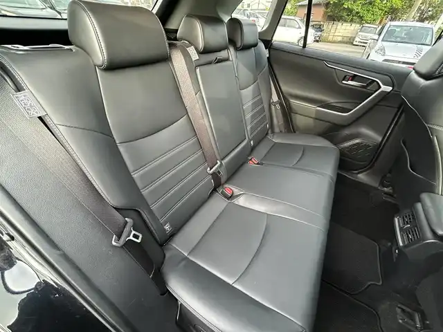 トヨタ ＲＡＶ４ ハイブリッドG 茨城県 2020(令2)年 10.2万km アティチュードブラックマイカ スマートキー/プッシュスタート/ALPINE　SDナビ/Bluetooth接続/フルセグテレビ/バックカメラ/クルーズコントロール/レーンキープアシスト/サンルーフ/ETC2.0/バックカメラ/前方ドライブレコーダー/純正フロアマット/パワーシート/レザーシート/純正エアロパーツ/純正アルミホイル/前後コーナーセンサー/オートライト/LEDヘッドライト/Wエアバック/カーテンエアバック