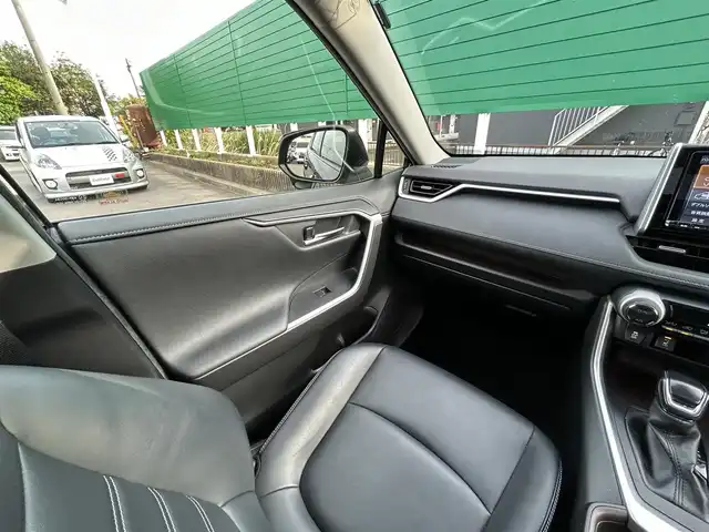 トヨタ ＲＡＶ４ ハイブリッドG 茨城県 2020(令2)年 10.2万km アティチュードブラックマイカ スマートキー/プッシュスタート/ALPINE　SDナビ/Bluetooth接続/フルセグテレビ/バックカメラ/クルーズコントロール/レーンキープアシスト/サンルーフ/ETC2.0/バックカメラ/前方ドライブレコーダー/純正フロアマット/パワーシート/レザーシート/純正エアロパーツ/純正アルミホイル/前後コーナーセンサー/オートライト/LEDヘッドライト/Wエアバック/カーテンエアバック