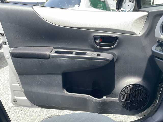 トヨタ ヴィッツ F Mパッケージ 大阪府 2012(平24)年 7.6万km シルバーM ワンオーナー/純正オーディオ/・AM/FM/CD/ETC/オートライト/リモコンキー/12V充電器/純正フロアマット/ドアバイザー/保証書