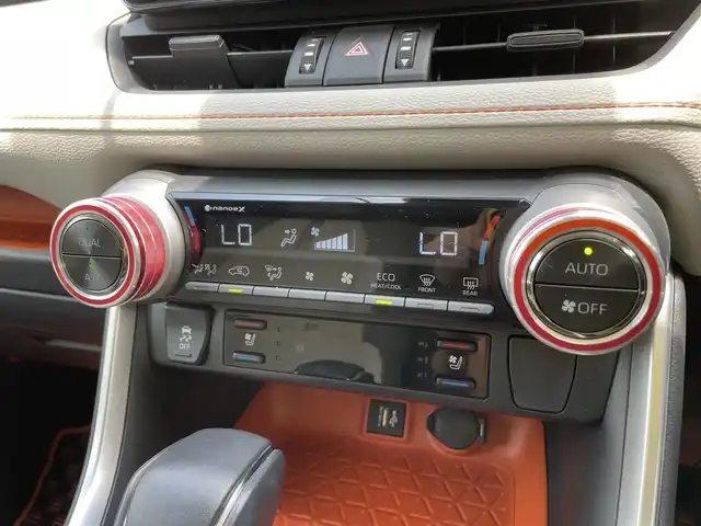 トヨタ ＲＡＶ４ アドベンチャー 石川県 2024(令6)年 0.9万km アーバンカーキ 4WD/ワンオーナー/純正10.5型ナビ/フルセグTV/バックカメラ/LEDヘッドライト/ビルトインETC/パワーバックドア/純正アルミホイール/TRDダンパー/ブラインドスポットモニター/ドライブレコーダー/レザーシート/シートヒーター/ハンドルヒーター/レーダークルーズ/トヨタセーフティセンス/保証書
