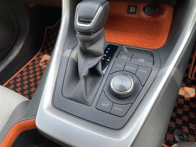 トヨタ ＲＡＶ４ アドベンチャー 石川県 2024(令6)年 0.9万km アーバンカーキ 4WD/ワンオーナー/純正10.5型ナビ/フルセグTV/バックカメラ/LEDヘッドライト/ビルトインETC/パワーバックドア/純正アルミホイール/TRDダンパー/ブラインドスポットモニター/ドライブレコーダー/レザーシート/シートヒーター/ハンドルヒーター/レーダークルーズ/トヨタセーフティセンス/保証書