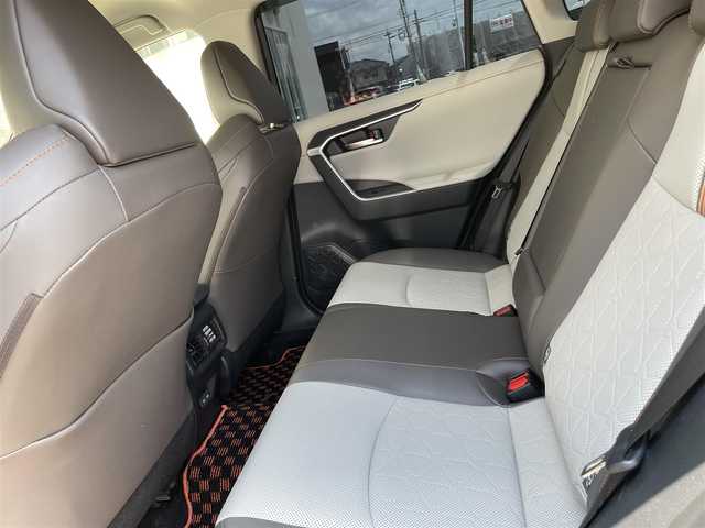 トヨタ ＲＡＶ４ アドベンチャー 石川県 2024(令6)年 0.9万km アーバンカーキ 4WD/ワンオーナー/純正10.5型ナビ/フルセグTV/バックカメラ/LEDヘッドライト/ビルトインETC/パワーバックドア/純正アルミホイール/TRDダンパー/ブラインドスポットモニター/ドライブレコーダー/レザーシート/シートヒーター/ハンドルヒーター/レーダークルーズ/トヨタセーフティセンス/保証書