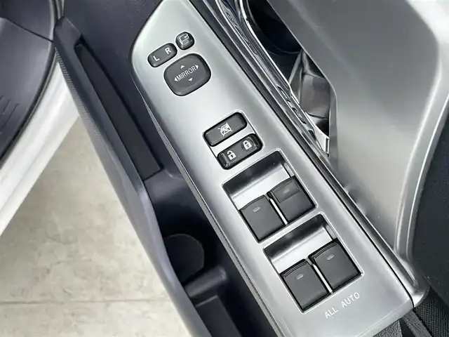 トヨタ ヴォクシー ZS 煌Z 千葉県 2013(平25)年 9.2万km ホワイトパールクリスタルシャイン 禁煙車/純正ナビ（NSZT-W62G）/CD/DVD/SD/Bluetooth/フルセグTV/バックカメラ/両側電動スライドドア/ビルトインETC/パドルシフト/ステアリングスイッチ/ハーフレザーシート/プッシュスタート/スマートキー/スペアキー/純正フロアマット/取扱説明書
