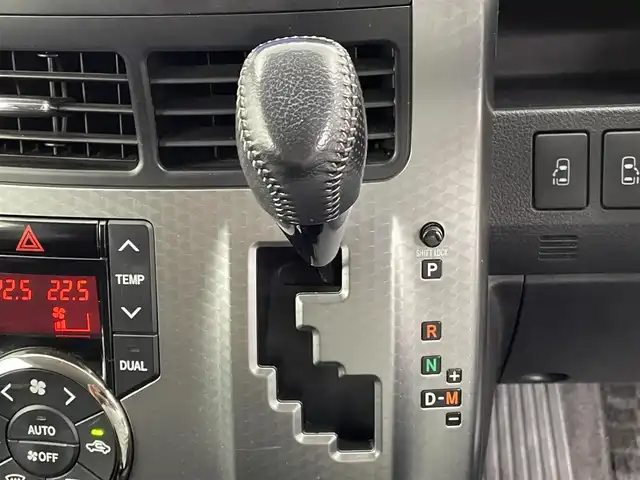 トヨタ ヴォクシー ZS 煌Z 千葉県 2013(平25)年 9.2万km ホワイトパールクリスタルシャイン 禁煙車/純正ナビ（NSZT-W62G）/CD/DVD/SD/Bluetooth/フルセグTV/バックカメラ/両側電動スライドドア/ビルトインETC/パドルシフト/ステアリングスイッチ/ハーフレザーシート/プッシュスタート/スマートキー/スペアキー/純正フロアマット/取扱説明書