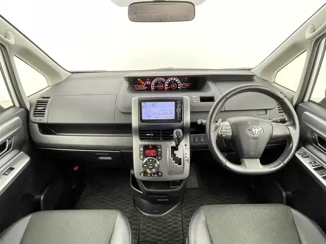 トヨタ ヴォクシー ZS 煌Z 千葉県 2013(平25)年 9.2万km ホワイトパールクリスタルシャイン 禁煙車/純正ナビ（NSZT-W62G）/CD/DVD/SD/Bluetooth/フルセグTV/バックカメラ/両側電動スライドドア/ビルトインETC/パドルシフト/ステアリングスイッチ/ハーフレザーシート/プッシュスタート/スマートキー/スペアキー/純正フロアマット/取扱説明書