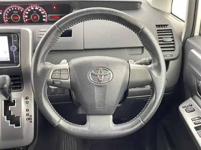 トヨタ ヴォクシー ZS 煌Z 千葉県 2013(平25)年 9.2万km ホワイトパールクリスタルシャイン 禁煙車/純正ナビ（NSZT-W62G）/CD/DVD/SD/Bluetooth/フルセグTV/バックカメラ/両側電動スライドドア/ビルトインETC/パドルシフト/ステアリングスイッチ/ハーフレザーシート/プッシュスタート/スマートキー/スペアキー/純正フロアマット/取扱説明書