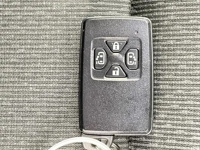 トヨタ ヴォクシー ZS 煌Z 千葉県 2013(平25)年 9.2万km ホワイトパールクリスタルシャイン 禁煙車/純正ナビ（NSZT-W62G）/CD/DVD/SD/Bluetooth/フルセグTV/バックカメラ/両側電動スライドドア/ビルトインETC/パドルシフト/ステアリングスイッチ/ハーフレザーシート/プッシュスタート/スマートキー/スペアキー/純正フロアマット/取扱説明書