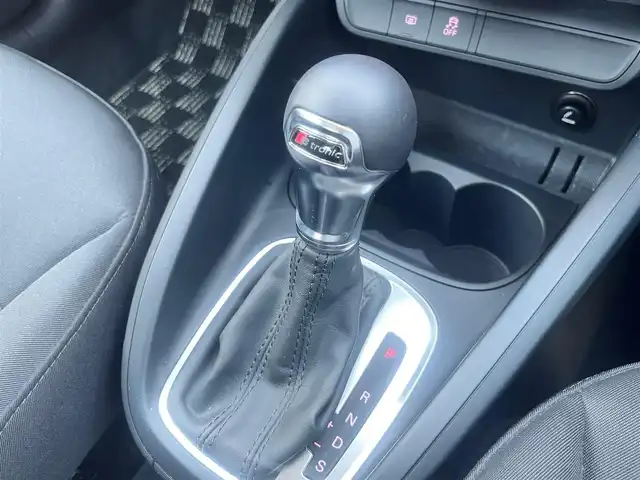 アウディ Ａ１ スポーツバック 1．4TFSI 島根県 2014(平26)年 4.2万km 茶Ⅱ 純正ナビ　/社外フルセグチューナー　/Ｂｌｕｅｔｏｏｔｈ　/スマートキー　/プッシュスタート　/前後ドラレコ　/ＥＴＣ　/ＨＩＤヘッドライト　/オートライト　/純正フロアマット　/横滑り防止装置　/保証書　/取扱説明書
