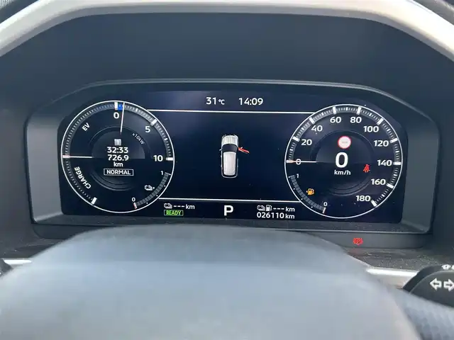 三菱 アウトランダー ＰＨＥＶ P 愛知県 2022(令4)年 2.7万km パールⅡ サンルーフ/スマートキー/プッシュスタート/純正12.3インチディスプレイ（スマホ連携ナビ）/フルセグTV/BT/appleCarPlay/BOSEサウンドシステム/全方位カメラ/2.0ETC/純正20インチAW/運転支援機能/・オートマチックハイビーム /・衝突被害軽減ブレーキシステム /・踏み間違い衝突防止アシスト/・車線逸脱防止支援機能/・車線逸脱警報システム /・ふらつき警報 /・前方衝突予測警報/・標識認識システム/・後側方衝突被害防止支援システム/・後退時車両検知警報システム/パーキングセンサー/ヒルスタートアシスト/レーダークルーズコントロール/ブラインドスポットモニター/ヘッドアップディスプレイ/ミラー型前後ドライブレコーダー/パワーバックドア/レザーシート/前席メモリー付きパワーシート/前席＋2列目シートヒーター /ハンドルヒーター /ステアリングスイッチ/パドルシフト/オートライト/LEDヘッドライト/置くだけ充電/リヤサンシェード/純正ドアバイザー/ラリアートガーニッシュ/ラリアートマッドフラップ/ラリアートフロアマット/取説、保証書