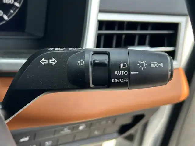 三菱 アウトランダー ＰＨＥＶ P 愛知県 2022(令4)年 2.7万km パールⅡ サンルーフ/スマートキー/プッシュスタート/純正12.3インチディスプレイ（スマホ連携ナビ）/フルセグTV/BT/appleCarPlay/BOSEサウンドシステム/全方位カメラ/2.0ETC/純正20インチAW/運転支援機能/・オートマチックハイビーム /・衝突被害軽減ブレーキシステム /・踏み間違い衝突防止アシスト/・車線逸脱防止支援機能/・車線逸脱警報システム /・ふらつき警報 /・前方衝突予測警報/・標識認識システム/・後側方衝突被害防止支援システム/・後退時車両検知警報システム/パーキングセンサー/ヒルスタートアシスト/レーダークルーズコントロール/ブラインドスポットモニター/ヘッドアップディスプレイ/ミラー型前後ドライブレコーダー/パワーバックドア/レザーシート/前席メモリー付きパワーシート/前席＋2列目シートヒーター /ハンドルヒーター /ステアリングスイッチ/パドルシフト/オートライト/LEDヘッドライト/置くだけ充電/リヤサンシェード/純正ドアバイザー/ラリアートガーニッシュ/ラリアートマッドフラップ/ラリアートフロアマット/取説、保証書