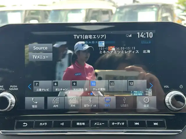 三菱 アウトランダー ＰＨＥＶ P 愛知県 2022(令4)年 2.7万km パールⅡ サンルーフ/スマートキー/プッシュスタート/純正12.3インチディスプレイ（スマホ連携ナビ）/フルセグTV/BT/appleCarPlay/BOSEサウンドシステム/全方位カメラ/2.0ETC/純正20インチAW/運転支援機能/・オートマチックハイビーム /・衝突被害軽減ブレーキシステム /・踏み間違い衝突防止アシスト/・車線逸脱防止支援機能/・車線逸脱警報システム /・ふらつき警報 /・前方衝突予測警報/・標識認識システム/・後側方衝突被害防止支援システム/・後退時車両検知警報システム/パーキングセンサー/ヒルスタートアシスト/レーダークルーズコントロール/ブラインドスポットモニター/ヘッドアップディスプレイ/ミラー型前後ドライブレコーダー/パワーバックドア/レザーシート/前席メモリー付きパワーシート/前席＋2列目シートヒーター /ハンドルヒーター /ステアリングスイッチ/パドルシフト/オートライト/LEDヘッドライト/置くだけ充電/リヤサンシェード/純正ドアバイザー/ラリアートガーニッシュ/ラリアートマッドフラップ/ラリアートフロアマット/取説、保証書
