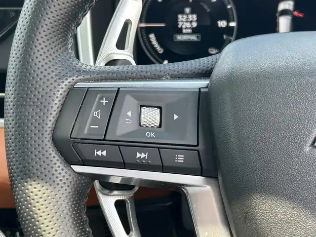 三菱 アウトランダー ＰＨＥＶ P 愛知県 2022(令4)年 2.7万km パールⅡ サンルーフ/スマートキー/プッシュスタート/純正12.3インチディスプレイ（スマホ連携ナビ）/フルセグTV/BT/appleCarPlay/BOSEサウンドシステム/全方位カメラ/2.0ETC/純正20インチAW/運転支援機能/・オートマチックハイビーム /・衝突被害軽減ブレーキシステム /・踏み間違い衝突防止アシスト/・車線逸脱防止支援機能/・車線逸脱警報システム /・ふらつき警報 /・前方衝突予測警報/・標識認識システム/・後側方衝突被害防止支援システム/・後退時車両検知警報システム/パーキングセンサー/ヒルスタートアシスト/レーダークルーズコントロール/ブラインドスポットモニター/ヘッドアップディスプレイ/ミラー型前後ドライブレコーダー/パワーバックドア/レザーシート/前席メモリー付きパワーシート/前席＋2列目シートヒーター /ハンドルヒーター /ステアリングスイッチ/パドルシフト/オートライト/LEDヘッドライト/置くだけ充電/リヤサンシェード/純正ドアバイザー/ラリアートガーニッシュ/ラリアートマッドフラップ/ラリアートフロアマット/取説、保証書