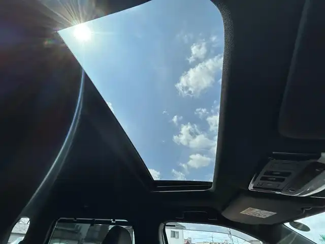 三菱 アウトランダー ＰＨＥＶ P 愛知県 2022(令4)年 2.7万km パールⅡ サンルーフ/スマートキー/プッシュスタート/純正12.3インチディスプレイ（スマホ連携ナビ）/フルセグTV/BT/appleCarPlay/BOSEサウンドシステム/全方位カメラ/2.0ETC/純正20インチAW/運転支援機能/・オートマチックハイビーム /・衝突被害軽減ブレーキシステム /・踏み間違い衝突防止アシスト/・車線逸脱防止支援機能/・車線逸脱警報システム /・ふらつき警報 /・前方衝突予測警報/・標識認識システム/・後側方衝突被害防止支援システム/・後退時車両検知警報システム/パーキングセンサー/ヒルスタートアシスト/レーダークルーズコントロール/ブラインドスポットモニター/ヘッドアップディスプレイ/ミラー型前後ドライブレコーダー/パワーバックドア/レザーシート/前席メモリー付きパワーシート/前席＋2列目シートヒーター /ハンドルヒーター /ステアリングスイッチ/パドルシフト/オートライト/LEDヘッドライト/置くだけ充電/リヤサンシェード/純正ドアバイザー/ラリアートガーニッシュ/ラリアートマッドフラップ/ラリアートフロアマット/取説、保証書