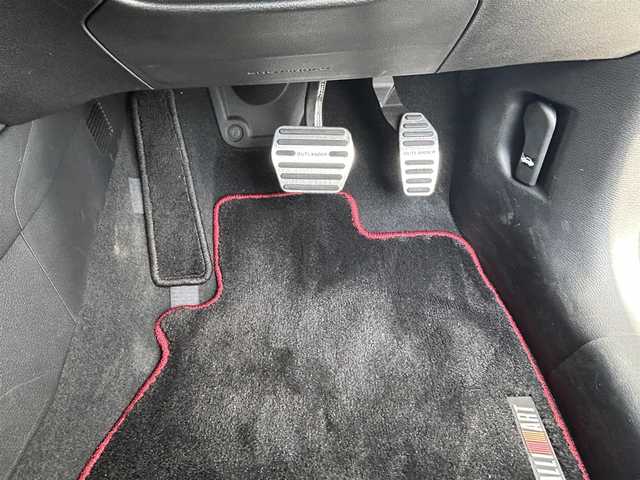 三菱 アウトランダー ＰＨＥＶ P 愛知県 2022(令4)年 2.7万km パールⅡ サンルーフ/スマートキー/プッシュスタート/純正12.3インチディスプレイ（スマホ連携ナビ）/フルセグTV/BT/appleCarPlay/BOSEサウンドシステム/全方位カメラ/2.0ETC/純正20インチAW/運転支援機能/・オートマチックハイビーム /・衝突被害軽減ブレーキシステム /・踏み間違い衝突防止アシスト/・車線逸脱防止支援機能/・車線逸脱警報システム /・ふらつき警報 /・前方衝突予測警報/・標識認識システム/・後側方衝突被害防止支援システム/・後退時車両検知警報システム/パーキングセンサー/ヒルスタートアシスト/レーダークルーズコントロール/ブラインドスポットモニター/ヘッドアップディスプレイ/ミラー型前後ドライブレコーダー/パワーバックドア/レザーシート/前席メモリー付きパワーシート/前席＋2列目シートヒーター /ハンドルヒーター /ステアリングスイッチ/パドルシフト/オートライト/LEDヘッドライト/置くだけ充電/リヤサンシェード/純正ドアバイザー/ラリアートガーニッシュ/ラリアートマッドフラップ/ラリアートフロアマット/取説、保証書