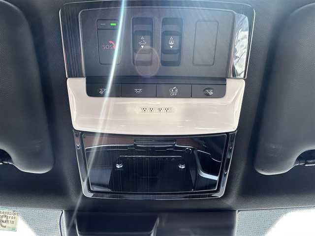 三菱 アウトランダー ＰＨＥＶ P 愛知県 2022(令4)年 2.7万km パールⅡ サンルーフ/スマートキー/プッシュスタート/純正12.3インチディスプレイ（スマホ連携ナビ）/フルセグTV/BT/appleCarPlay/BOSEサウンドシステム/全方位カメラ/2.0ETC/純正20インチAW/運転支援機能/・オートマチックハイビーム /・衝突被害軽減ブレーキシステム /・踏み間違い衝突防止アシスト/・車線逸脱防止支援機能/・車線逸脱警報システム /・ふらつき警報 /・前方衝突予測警報/・標識認識システム/・後側方衝突被害防止支援システム/・後退時車両検知警報システム/パーキングセンサー/ヒルスタートアシスト/レーダークルーズコントロール/ブラインドスポットモニター/ヘッドアップディスプレイ/ミラー型前後ドライブレコーダー/パワーバックドア/レザーシート/前席メモリー付きパワーシート/前席＋2列目シートヒーター /ハンドルヒーター /ステアリングスイッチ/パドルシフト/オートライト/LEDヘッドライト/置くだけ充電/リヤサンシェード/純正ドアバイザー/ラリアートガーニッシュ/ラリアートマッドフラップ/ラリアートフロアマット/取説、保証書