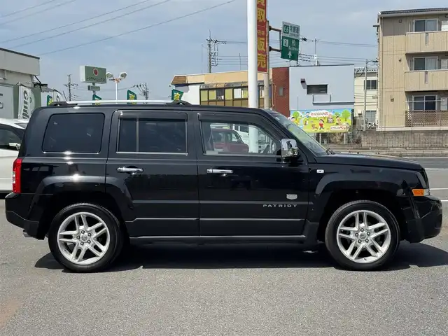 クライスラー・ジープ ジープ パトリオット リミテッド 千葉県 2011(平23)年 6.7万km 黒 4WD/社外ポータブルナビ/ワンセグTV/AM・FMラジオ/ETC/クルーズコントロール/純正フロアマット/革巻きステアリング/黒レザーシート/D席パワーシート/D+N席シートヒーター/純正18インチアルミホイール/ハロゲンヘッドライト/純正ドアバイザー/取扱説明書＆保証書