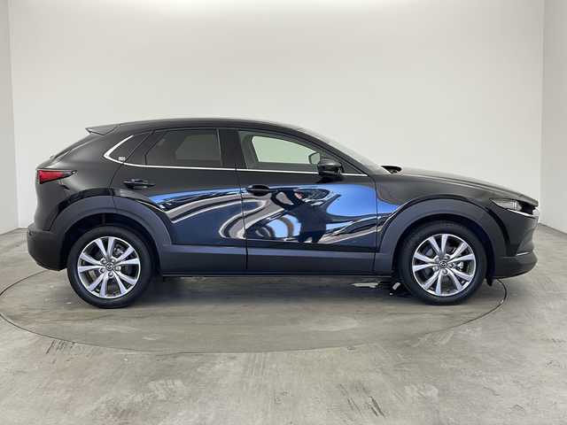 マツダ ＣＸ－３０ 20S プロアクティブツーリングセレ 兵庫県 2021(令3)年 2.5万km ジェットブラックマイカ ・純正8.8インチSDナビ/　Bluetoothオーディオ/　CD/DVD再生/　USB接続/　フルセグテレビ/・アラウンドビューモニター/・ETC/・衝突被害軽減システム/・レーダークルーズコントロール/・レーンキープアシスト/・ドライバーモニタリングシステム/・安全運転支援システム（i-ACTIVSENSE）/・前側方接近車両検知/・後側方接近車両検知/・ブラインドスポットモニター/・前方ドライブレコーダー/・電動リアゲート/・社外フロアマット/・シートヒーター（運転席・助手席）/・メモリーパワーシート（運転席）/・アイドリングストップ/・革巻きステアリング/・ステアリングリモコン/・ステアリングヒーター/・パドルシフト/・電動パーキングブレーキ/・オートブレーキホールド/・純正18インチアルミホイール/・ABS/・横滑り防止機能/・前後コーナーセンサー/・盗難防止装置/・オートライト/・オートマチックハイビーム/・LEDヘッドライト/・W＋サイドエアバック/・オートエアコン/・スマートキー