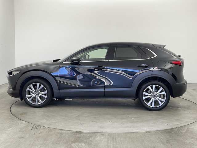 マツダ ＣＸ－３０ 20S プロアクティブツーリングセレ 兵庫県 2021(令3)年 2.5万km ジェットブラックマイカ ・純正8.8インチSDナビ/　Bluetoothオーディオ/　CD/DVD再生/　USB接続/　フルセグテレビ/・アラウンドビューモニター/・ETC/・衝突被害軽減システム/・レーダークルーズコントロール/・レーンキープアシスト/・ドライバーモニタリングシステム/・安全運転支援システム（i-ACTIVSENSE）/・前側方接近車両検知/・後側方接近車両検知/・ブラインドスポットモニター/・前方ドライブレコーダー/・電動リアゲート/・社外フロアマット/・シートヒーター（運転席・助手席）/・メモリーパワーシート（運転席）/・アイドリングストップ/・革巻きステアリング/・ステアリングリモコン/・ステアリングヒーター/・パドルシフト/・電動パーキングブレーキ/・オートブレーキホールド/・純正18インチアルミホイール/・ABS/・横滑り防止機能/・前後コーナーセンサー/・盗難防止装置/・オートライト/・オートマチックハイビーム/・LEDヘッドライト/・W＋サイドエアバック/・オートエアコン/・スマートキー