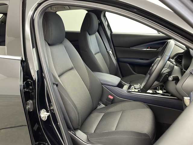 マツダ ＣＸ－３０ 20S プロアクティブツーリングセレ 兵庫県 2021(令3)年 2.5万km ジェットブラックマイカ ・純正8.8インチSDナビ/　Bluetoothオーディオ/　CD/DVD再生/　USB接続/　フルセグテレビ/・アラウンドビューモニター/・ETC/・衝突被害軽減システム/・レーダークルーズコントロール/・レーンキープアシスト/・ドライバーモニタリングシステム/・安全運転支援システム（i-ACTIVSENSE）/・前側方接近車両検知/・後側方接近車両検知/・ブラインドスポットモニター/・前方ドライブレコーダー/・電動リアゲート/・社外フロアマット/・シートヒーター（運転席・助手席）/・メモリーパワーシート（運転席）/・アイドリングストップ/・革巻きステアリング/・ステアリングリモコン/・ステアリングヒーター/・パドルシフト/・電動パーキングブレーキ/・オートブレーキホールド/・純正18インチアルミホイール/・ABS/・横滑り防止機能/・前後コーナーセンサー/・盗難防止装置/・オートライト/・オートマチックハイビーム/・LEDヘッドライト/・W＋サイドエアバック/・オートエアコン/・スマートキー