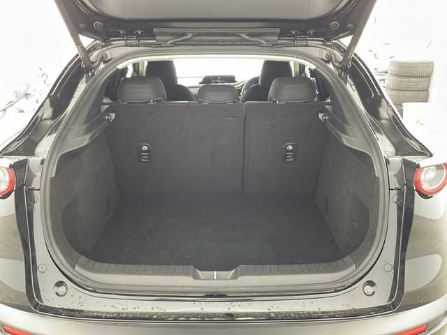 マツダ ＣＸ－３０ 20S プロアクティブツーリングセレ 兵庫県 2021(令3)年 2.5万km ジェットブラックマイカ ・純正8.8インチSDナビ/　Bluetoothオーディオ/　CD/DVD再生/　USB接続/　フルセグテレビ/・アラウンドビューモニター/・ETC/・衝突被害軽減システム/・レーダークルーズコントロール/・レーンキープアシスト/・ドライバーモニタリングシステム/・安全運転支援システム（i-ACTIVSENSE）/・前側方接近車両検知/・後側方接近車両検知/・ブラインドスポットモニター/・前方ドライブレコーダー/・電動リアゲート/・社外フロアマット/・シートヒーター（運転席・助手席）/・メモリーパワーシート（運転席）/・アイドリングストップ/・革巻きステアリング/・ステアリングリモコン/・ステアリングヒーター/・パドルシフト/・電動パーキングブレーキ/・オートブレーキホールド/・純正18インチアルミホイール/・ABS/・横滑り防止機能/・前後コーナーセンサー/・盗難防止装置/・オートライト/・オートマチックハイビーム/・LEDヘッドライト/・W＋サイドエアバック/・オートエアコン/・スマートキー