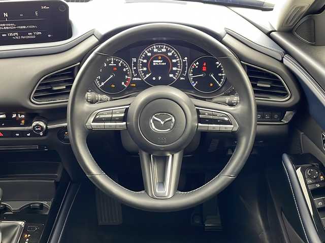 マツダ ＣＸ－３０ 20S プロアクティブツーリングセレ 兵庫県 2021(令3)年 2.5万km ジェットブラックマイカ ・純正8.8インチSDナビ/　Bluetoothオーディオ/　CD/DVD再生/　USB接続/　フルセグテレビ/・アラウンドビューモニター/・ETC/・衝突被害軽減システム/・レーダークルーズコントロール/・レーンキープアシスト/・ドライバーモニタリングシステム/・安全運転支援システム（i-ACTIVSENSE）/・前側方接近車両検知/・後側方接近車両検知/・ブラインドスポットモニター/・前方ドライブレコーダー/・電動リアゲート/・社外フロアマット/・シートヒーター（運転席・助手席）/・メモリーパワーシート（運転席）/・アイドリングストップ/・革巻きステアリング/・ステアリングリモコン/・ステアリングヒーター/・パドルシフト/・電動パーキングブレーキ/・オートブレーキホールド/・純正18インチアルミホイール/・ABS/・横滑り防止機能/・前後コーナーセンサー/・盗難防止装置/・オートライト/・オートマチックハイビーム/・LEDヘッドライト/・W＋サイドエアバック/・オートエアコン/・スマートキー