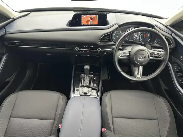 マツダ ＣＸ－３０ 20S プロアクティブツーリングセレ 熊本県 2021(令3)年 2.5万km ジェットブラックマイカ ・禁煙車/・純正8.8インチSDナビ/　Bluetoothオーディオ/　CD/DVD再生/　USB接続/　フルセグテレビ/・アラウンドビューモニター/・ETC/・衝突被害軽減システム/・レーダークルーズコントロール/・レーンキープアシスト/・ドライバーモニタリングシステム/・安全運転支援システム（i-ACTIVSENSE）/・前側方接近車両検知/・後側方接近車両検知/・ブラインドスポットモニター/・前方ドライブレコーダー/・電動リアゲート/・社外フロアマット/・シートヒーター（運転席・助手席）/・メモリーパワーシート（運転席）/・アイドリングストップ/・革巻きステアリング/・ステアリングリモコン/・ステアリングヒーター/・パドルシフト/・電動パーキングブレーキ/・オートブレーキホールド/・純正18インチアルミホイール/・ABS/・横滑り防止機能/・前後コーナーセンサー/・盗難防止装置/・オートライト/・オートマチックハイビーム/・LEDヘッドライト/・W＋サイドエアバック/・オートエアコン/・スマートキー