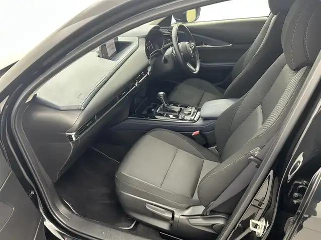 マツダ ＣＸ－３０ 20S プロアクティブツーリングセレ 熊本県 2021(令3)年 2.5万km ジェットブラックマイカ ・禁煙車/・純正8.8インチSDナビ/　Bluetoothオーディオ/　CD/DVD再生/　USB接続/　フルセグテレビ/・アラウンドビューモニター/・ETC/・衝突被害軽減システム/・レーダークルーズコントロール/・レーンキープアシスト/・ドライバーモニタリングシステム/・安全運転支援システム（i-ACTIVSENSE）/・前側方接近車両検知/・後側方接近車両検知/・ブラインドスポットモニター/・前方ドライブレコーダー/・電動リアゲート/・社外フロアマット/・シートヒーター（運転席・助手席）/・メモリーパワーシート（運転席）/・アイドリングストップ/・革巻きステアリング/・ステアリングリモコン/・ステアリングヒーター/・パドルシフト/・電動パーキングブレーキ/・オートブレーキホールド/・純正18インチアルミホイール/・ABS/・横滑り防止機能/・前後コーナーセンサー/・盗難防止装置/・オートライト/・オートマチックハイビーム/・LEDヘッドライト/・W＋サイドエアバック/・オートエアコン/・スマートキー