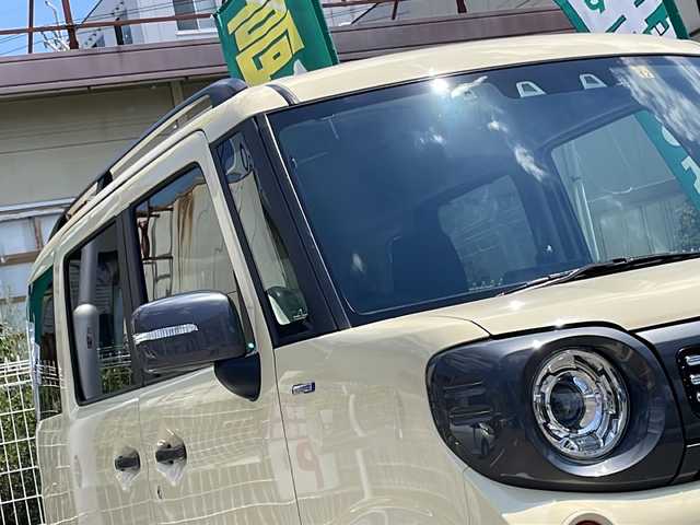 スズキ スペーシア ギア HYBRID XZ 兵庫県 2022(令4)年 0.9万km シフォンアイボリーM 登録時走行距離8766km/ワンオーナー/セーフティサポート/デュアルカメラブレーキサポート/アダプティブクルーズコントロール/純正8型ナビ/CD/DVD/フルセグ/Bluetooth/プッシュスタート/スマートキー/両側パワースライドドア/ガンメタリックドアミラー(電動オート格納機能)/ガンメタリックアウトサイドドアハンドル/ガンメタリックドアガーニッシュ/ガンメタリックサイドシルプロテクター/ガンメタリックバックドアガーニッシュ/ガンメタリックエンブレム/下部ガンメタリックプロテクター付リアバンパー/LEDヘッドランプ/LEDフロントフォグランプ/ヘッドアップディスプレイ/エコクール/リアヒーターダクト/スリムサーキュレーター/前席シートヒーター/後方視界支援ミラー/ETC/ルーフレール/保証書/取説/スペアキー1本