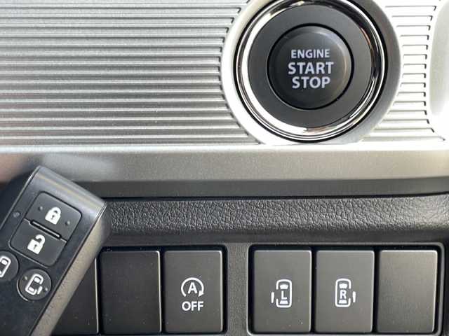 スズキ スペーシア ギア HYBRID XZ 兵庫県 2022(令4)年 0.9万km シフォンアイボリーM 登録時走行距離8766km/ワンオーナー/セーフティサポート/デュアルカメラブレーキサポート/アダプティブクルーズコントロール/純正8型ナビ/CD/DVD/フルセグ/Bluetooth/プッシュスタート/スマートキー/両側パワースライドドア/ガンメタリックドアミラー(電動オート格納機能)/ガンメタリックアウトサイドドアハンドル/ガンメタリックドアガーニッシュ/ガンメタリックサイドシルプロテクター/ガンメタリックバックドアガーニッシュ/ガンメタリックエンブレム/下部ガンメタリックプロテクター付リアバンパー/LEDヘッドランプ/LEDフロントフォグランプ/ヘッドアップディスプレイ/エコクール/リアヒーターダクト/スリムサーキュレーター/前席シートヒーター/後方視界支援ミラー/ETC/ルーフレール/保証書/取説/スペアキー1本