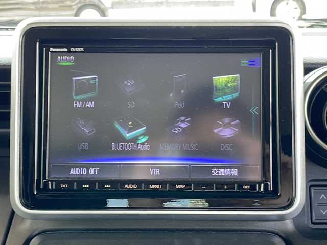 スズキ スペーシア ギア HYBRID XZ 兵庫県 2022(令4)年 0.9万km シフォンアイボリーM 登録時走行距離8766km/ワンオーナー/セーフティサポート/デュアルカメラブレーキサポート/アダプティブクルーズコントロール/純正8型ナビ/CD/DVD/フルセグ/Bluetooth/プッシュスタート/スマートキー/両側パワースライドドア/ガンメタリックドアミラー(電動オート格納機能)/ガンメタリックアウトサイドドアハンドル/ガンメタリックドアガーニッシュ/ガンメタリックサイドシルプロテクター/ガンメタリックバックドアガーニッシュ/ガンメタリックエンブレム/下部ガンメタリックプロテクター付リアバンパー/LEDヘッドランプ/LEDフロントフォグランプ/ヘッドアップディスプレイ/エコクール/リアヒーターダクト/スリムサーキュレーター/前席シートヒーター/後方視界支援ミラー/ETC/ルーフレール/保証書/取説/スペアキー1本