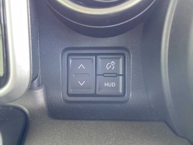 スズキ スペーシア ギア HYBRID XZ 兵庫県 2022(令4)年 0.9万km シフォンアイボリーM 登録時走行距離8766km/ワンオーナー/セーフティサポート/デュアルカメラブレーキサポート/アダプティブクルーズコントロール/純正8型ナビ/CD/DVD/フルセグ/Bluetooth/プッシュスタート/スマートキー/両側パワースライドドア/ガンメタリックドアミラー(電動オート格納機能)/ガンメタリックアウトサイドドアハンドル/ガンメタリックドアガーニッシュ/ガンメタリックサイドシルプロテクター/ガンメタリックバックドアガーニッシュ/ガンメタリックエンブレム/下部ガンメタリックプロテクター付リアバンパー/LEDヘッドランプ/LEDフロントフォグランプ/ヘッドアップディスプレイ/エコクール/リアヒーターダクト/スリムサーキュレーター/前席シートヒーター/後方視界支援ミラー/ETC/ルーフレール/保証書/取説/スペアキー1本