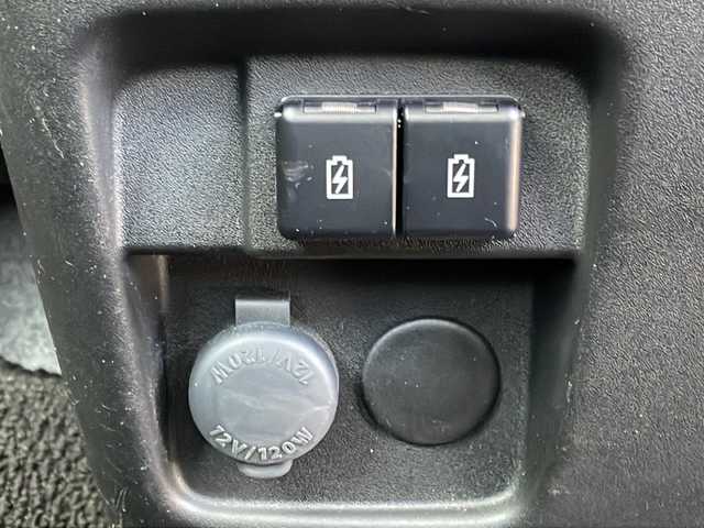 スズキ スペーシア ギア HYBRID XZ 兵庫県 2022(令4)年 0.9万km シフォンアイボリーM 登録時走行距離8766km/ワンオーナー/セーフティサポート/デュアルカメラブレーキサポート/アダプティブクルーズコントロール/純正8型ナビ/CD/DVD/フルセグ/Bluetooth/プッシュスタート/スマートキー/両側パワースライドドア/ガンメタリックドアミラー(電動オート格納機能)/ガンメタリックアウトサイドドアハンドル/ガンメタリックドアガーニッシュ/ガンメタリックサイドシルプロテクター/ガンメタリックバックドアガーニッシュ/ガンメタリックエンブレム/下部ガンメタリックプロテクター付リアバンパー/LEDヘッドランプ/LEDフロントフォグランプ/ヘッドアップディスプレイ/エコクール/リアヒーターダクト/スリムサーキュレーター/前席シートヒーター/後方視界支援ミラー/ETC/ルーフレール/保証書/取説/スペアキー1本