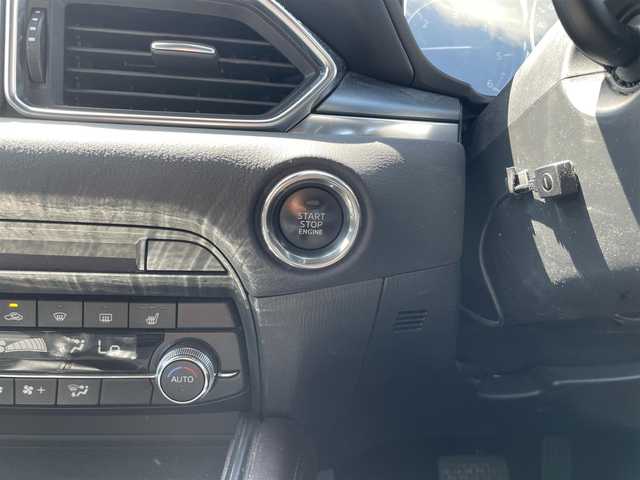 マツダ ＣＸ－８ XD プロアクティブ 福岡県 2018(平30)年 5.5万km スノーフレイクホワイトパールマイカ W+Sエアバッグ/衝突被害軽減システム/レーンキープアシスト/横滑り防止装置/オートライト・オートハイビーム/コーナーセンサー(前後)/D席パワーシート/3列シート/ベンチシート/フルフラットシート/全方位社外カメラ/USB入力/ETC/アイドリングストップ/スマートキー/クルーズコントロール/シェード/サンバイザー/純正アルミホイル/純正フロアマット