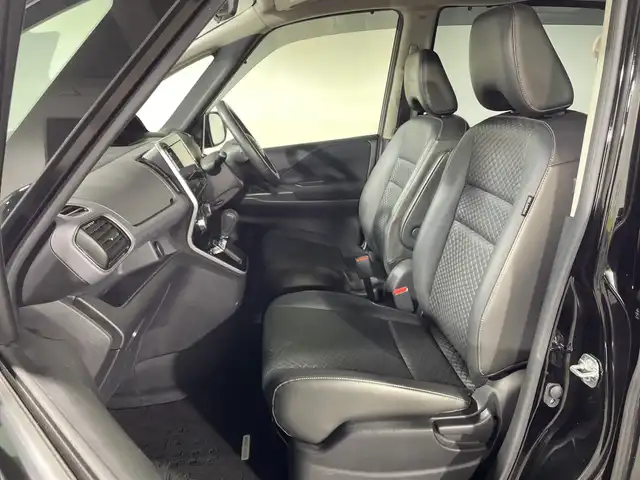 日産 セレナ ハイウェイスター V 神奈川県 2020(令2)年 3.9万km ダイヤモンドブラック 純正10型SDナビゲーション/AM FM Bluetooth フルセグ SD USB CD DVD/アラウンドビューモニター/両側ハンズフリーパワースライドドア/ブラインドスポットモニター/全方位運転支援システム/インテリジェントエマージェンシーブレーキ/後側方車両検知警報/後退時車両検知警報/標識検知機能/踏み間違い衝突防止アシスト/車線逸脱防止支援システム/車線逸脱警報/後側方衝突防止支援システム/アイドリングストップ/クルーズコントロール/革巻きステアリング/ステアリングリモコン/前方ドライブレコーダー/ETC/カプロンシート/純正フロアマット/LEDヘッドライト/オートライト/オートマチックハイビーム/フォグランプ/電動格納ミラー/ウィンカーミラー/純正16インチアルミホイール/ドアバイザー/インテリジェントキー