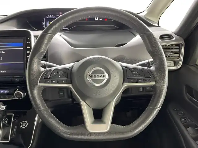 日産 セレナ ハイウェイスター V 神奈川県 2020(令2)年 3.9万km ダイヤモンドブラック 純正10型SDナビゲーション/AM FM Bluetooth フルセグ SD USB CD DVD/アラウンドビューモニター/両側ハンズフリーパワースライドドア/ブラインドスポットモニター/全方位運転支援システム/インテリジェントエマージェンシーブレーキ/後側方車両検知警報/後退時車両検知警報/標識検知機能/踏み間違い衝突防止アシスト/車線逸脱防止支援システム/車線逸脱警報/後側方衝突防止支援システム/アイドリングストップ/クルーズコントロール/革巻きステアリング/ステアリングリモコン/前方ドライブレコーダー/ETC/カプロンシート/純正フロアマット/LEDヘッドライト/オートライト/オートマチックハイビーム/フォグランプ/電動格納ミラー/ウィンカーミラー/純正16インチアルミホイール/ドアバイザー/インテリジェントキー