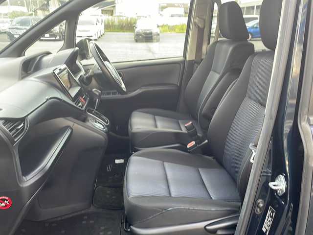 トヨタ ヴォクシー ZS 熊本県 2014(平26)年 13.8万km ブラッキッシュアゲハガラスフレーク (株)IDOMが運営する【じしゃロン熊本店】の自社ローン専用車両になります。こちらは現金またはオートローンご利用時の価格です。自社ローンご希望の方は別途その旨お申付け下さい　/社外ナビ（AVNーR7W）/フルセグテレビ/DVD/CD/Bluetooth接続/ビルトインETC/両側パワースライドドア/LEDヘッドライト/オートライト/スマートキー