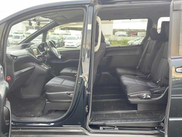 トヨタ ヴォクシー ZS 熊本県 2014(平26)年 13.8万km ブラッキッシュアゲハガラスフレーク (株)IDOMが運営する【じしゃロン熊本店】の自社ローン専用車両になります。こちらは現金またはオートローンご利用時の価格です。自社ローンご希望の方は別途その旨お申付け下さい　/社外ナビ（AVNーR7W）/フルセグテレビ/DVD/CD/Bluetooth接続/ビルトインETC/両側パワースライドドア/LEDヘッドライト/オートライト/スマートキー