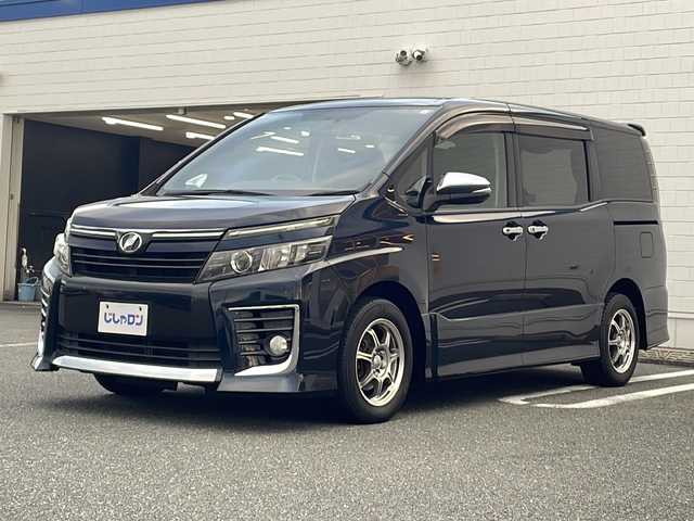 トヨタ ヴォクシー ZS 熊本県 2014(平26)年 13.8万km ブラッキッシュアゲハガラスフレーク (株)IDOMが運営する【じしゃロン熊本店】の自社ローン専用車両になります。こちらは現金またはオートローンご利用時の価格です。自社ローンご希望の方は別途その旨お申付け下さい　/社外ナビ（AVNーR7W）/フルセグテレビ/DVD/CD/Bluetooth接続/ビルトインETC/両側パワースライドドア/LEDヘッドライト/オートライト/スマートキー