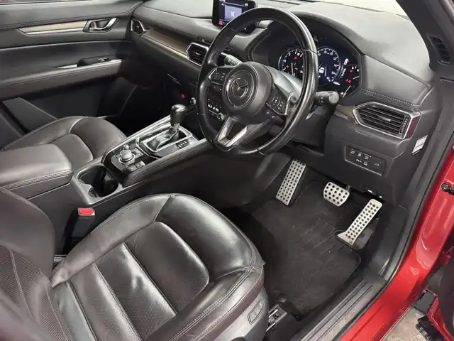 マツダ ＣＸ－５ XD エクスクルーシブモード 三重県 2020(令2)年 6.4万km ソウルレッドクリスタルM ディーゼルターボ/FF/MTモード付フロア6AT/純正 8インチナビ/（FM/AM/aha/Stitcher/Bluetooth/USB/CD*/AUX/DVD*/TV*）*…OP/360°ビュー・モニター/BOSEサウンドシステム/純正フルエアロ（フロント、サイド、リアアンダースカート）/ETC/安全/●車間認知支援システム/●スマートブレーキサポート/●スマートシティブレーキサポート/●車線逸脱警報/●レーンキープアシストシステム/●レーダークルーズコントロール/●BSMシステム（RCTA機能付）/●交通標識認識システム/●ドライバーアテンションアラート/パーキングセンサーシステム/装備/・ナッパレザーシート（ディープレッド）/・パワーシート（D10way/N6way）/・シートヒーター（D/N/2nd左右）/・ステアリングヒーター/・シートベンチレーション（D/N）/・パワーテールゲート/・アクティブドライビングディスプレイ（HUD）/・左右独立オートエアコン/・オートライト/・LEDヘッドランプ/・レインセンサーワイパー/・電子パーキングブレーキ＆オートホールド/・ステアリングスイッチ/・プッシュスタート/・純正19inAW/・スマートキーx1/・保/取/ナビ取/など