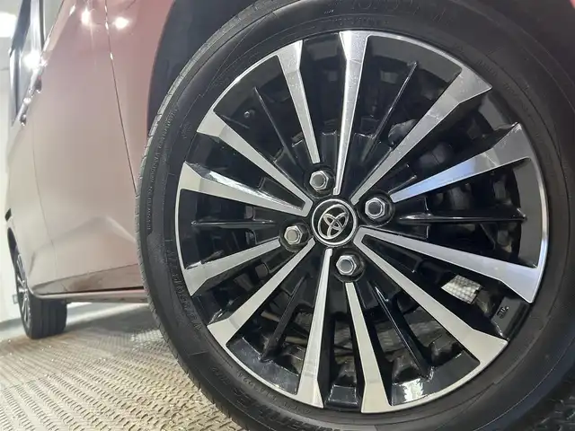トヨタ ルーミー カスタムG－T 愛知県 2021(令3)年 2.9万km ファイアークォーツレッドM 純正9インチディスプレイオーディオ/（Bluetooth/フルセグTV/Carplay/USB）/スマートアシスト/　　-衝突回避支援ブレーキ/　　-車線逸脱警報/　　-先行車発進お知らせ機能/　　-アダプティブドライビングビーム/　　-コーナーセンサー/　　-標識認識機能/　　-ふらつき警報/　　-レーダークルーズコントロール/両側電動スライドドア/アラウンドビューモニター/LEDヘッドライト/ETC/ドライブレコーダー/スマートキー/アイドリングストップ/電動パーキングブレーキ/純正15インチAW/純正フロアマット/スペアタイヤ有
