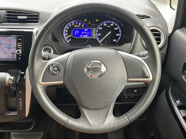 日産 デイズ ハイウェイスターX 兵庫県 2017(平29)年 0.8万km モカブラウンP ワンオーナー/保証書・取説・有/純正メモリーナビ・フルセグ・BT・CD・DVD・FM・AM/前方ドライブレコーダー/ETC/バックカメラ/全周囲カメラ/衝突被害軽減ブレーキ/オートハイビーム/アイドリングストップ/プッシュスタート/スマートキー×2/純正フロアマット/純正ドアバイザー/純正14インチアルミホイール