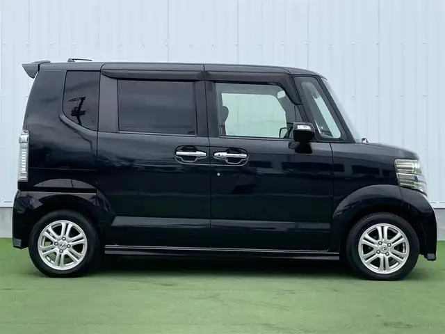 ホンダ Ｎ ＢＯＸ カスタム G Lパッケージ 香川県 2012(平24)年 8.2万km クリスタルブラックパール 社外8インチSDナビ/→フルセグ/CD/DVD/Bluetooth/片側パワースライドドア/純正14インチアルミ/純正フロアマット/ピタ駐ミラー/横滑り防止装置/盗難防止装置/アイドリングストップ/ETC/ベンチシート/パワーステアリング/ステアリングリモコン/プッシュスタート/スマートキー