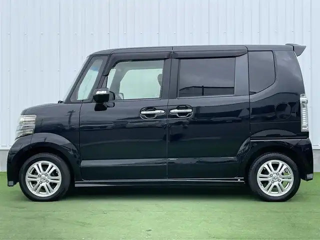 ホンダ Ｎ ＢＯＸ カスタム G Lパッケージ 香川県 2012(平24)年 8.2万km クリスタルブラックパール 社外8インチSDナビ/→フルセグ/CD/DVD/Bluetooth/片側パワースライドドア/純正14インチアルミ/純正フロアマット/ピタ駐ミラー/横滑り防止装置/盗難防止装置/アイドリングストップ/ETC/ベンチシート/パワーステアリング/ステアリングリモコン/プッシュスタート/スマートキー