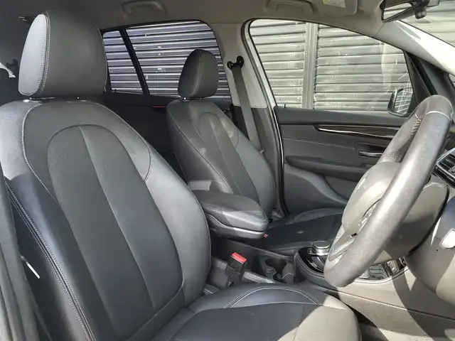 ＢＭＷ ２１８ｄ グランツアラー ラグジュアリー 三重県 2018(平30)年 3.6万km ミネラルホワイト コンフォートアクセス　/インテリジェントセーフティ　/純正ナビ　/バックカメラ　/Ｂｌｕｅｔｏｏｔｈ　/ＥＴＣ　/純正１７インチアルミ　/ブラックルーフレール　/黒革シート　/パワーシート　/シートヒーター　/ＬＥＤヘッド