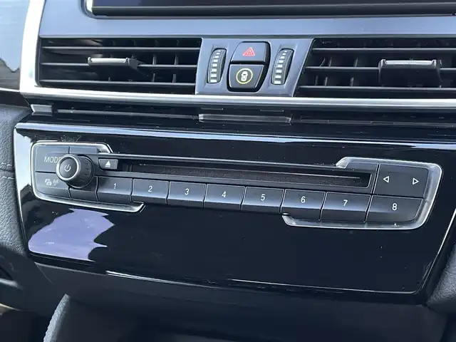 ＢＭＷ ２１８ｄ グランツアラー ラグジュアリー 三重県 2018(平30)年 3.6万km ミネラルホワイト コンフォートアクセス　/インテリジェントセーフティ　/純正ナビ　/バックカメラ　/Ｂｌｕｅｔｏｏｔｈ　/ＥＴＣ　/純正１７インチアルミ　/ブラックルーフレール　/黒革シート　/パワーシート　/シートヒーター　/ＬＥＤヘッド