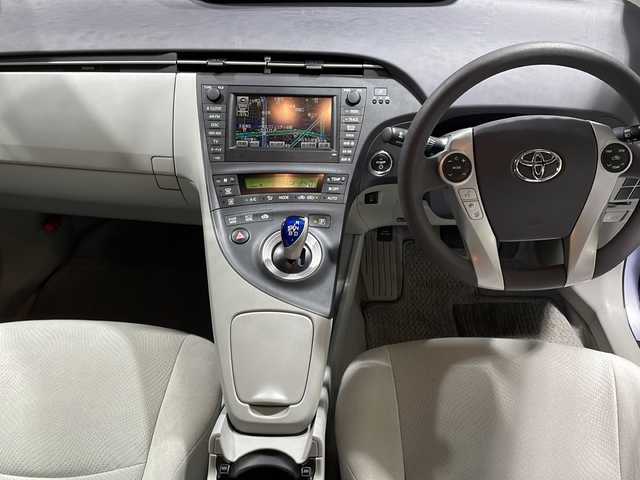 トヨタ プリウス S ツーリングセレクション 東京都 2011(平23)年 3.2万km アイスバーグシルバーマイカメタリック ワンオーナー/HDDナビゲーションシステムセット/・CD/DVD/BT/MD/ラジオ/インテリジェントパーキングアシスト/バックカメラ/ビルトインETC/ボディ同色電動格納ウインカードアミラー/LEDヘッドランプ/フォグランプ/ポップアップ式ヘッドランプクリーナー/Autoライト/トノカバー/スマートエントリー/スタートシステム/スペアキー/新車時保証書/取扱説明書