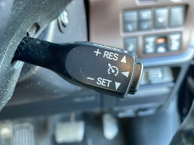 トヨタ エスクァイア Gi プレミアムパッケージ 岩手県 2018(平30)年 5.7万km ブラック ”社外ナビ（ALPINE　EX11Z）/AM/FM/CD/DVD/Bluetooth/フルセグTV/バックカメラ/ビルトインETC/ドライブレコーダー/両側パワースライドドア/フリップダウンモニター/クルーズコントロール/衝突被害軽減ブレーキ/レーンキープアシスト/横滑り防止装置/アイドリングストップ/シートヒーター/オートライト/オートハイビーム/LEDヘッドライト/フォグランプ/スマートキー/プッシュスタート/電動格納ミラー/純正15インチAW/純正フロアマット/保証書/取扱説明書